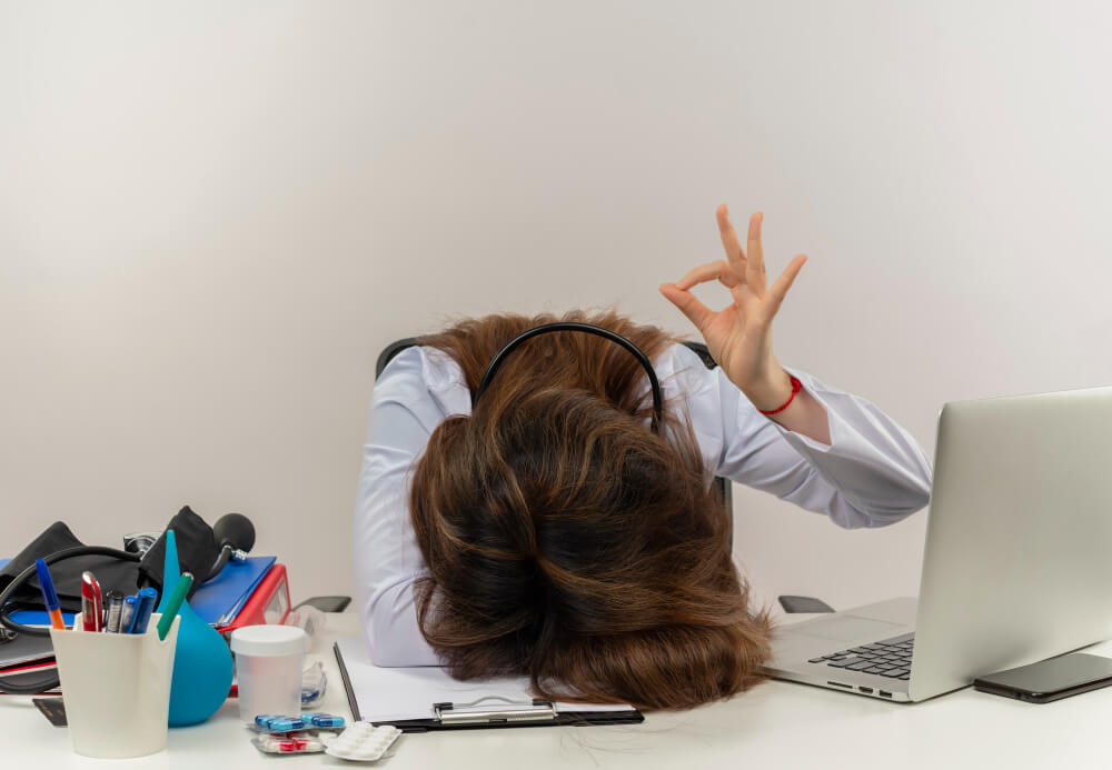 High-Functioning Burnout: Όταν η Εξουθένωση Κρύβεται Πίσω από την Επιτυχία 1 απαιτητική εργασία και οικογένεια high-functioning burnout